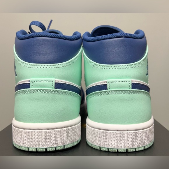 Jordan 1 Mid - Picture 3 of 12